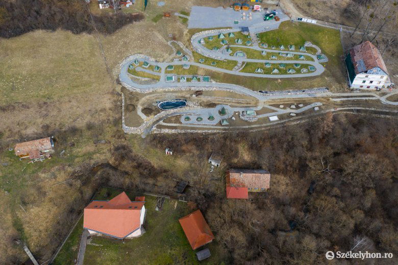 A szerződés teljes értéke után kérnek büntetőkamatot a székelyudvarhelyi városházától