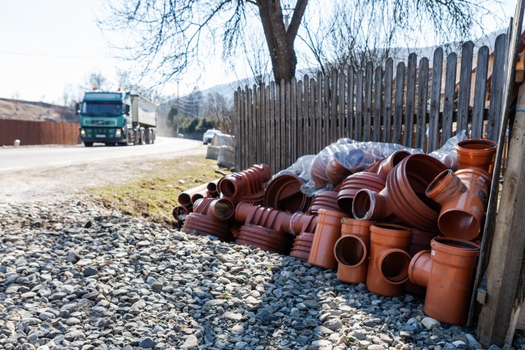 Zajlik a szennyvízhálózat kiépítése Zeteváralján