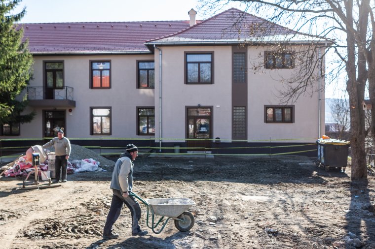Teljeskörű felújítást végeznek a nagygalambfalvi általános iskolánál
