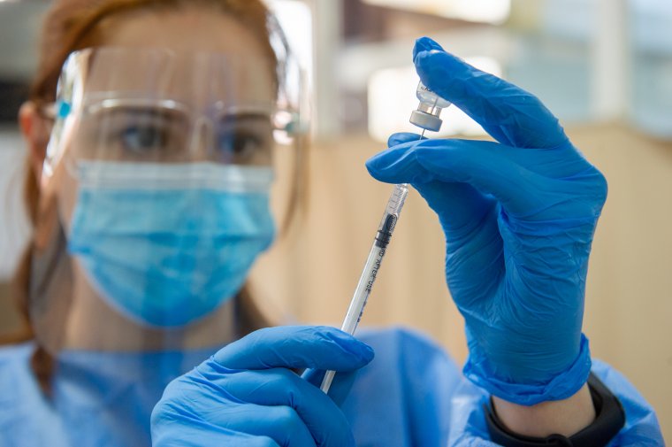 Még nem tudni, hogy milyen oltóanyaggal immunizálnak majd az új központokban