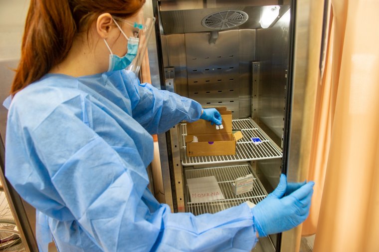 Országos járványnapló: továbbra is sokan szorulnak intenzív-terápiás kezelésre