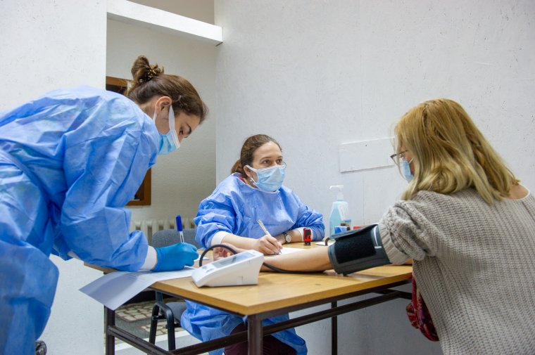 Közel 800 ezren várakoznak oltásra, két erdélyi megye is van az élbolyban