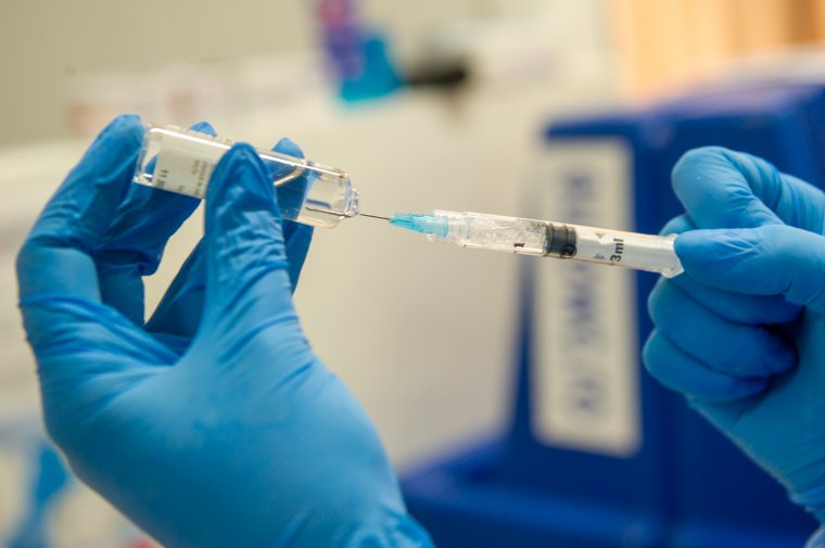 Forgalmazásra javasolta az omikron variáns elleni Pfizer- és Moderna-vakcinákat az Európai Gyógyszerügynökség
