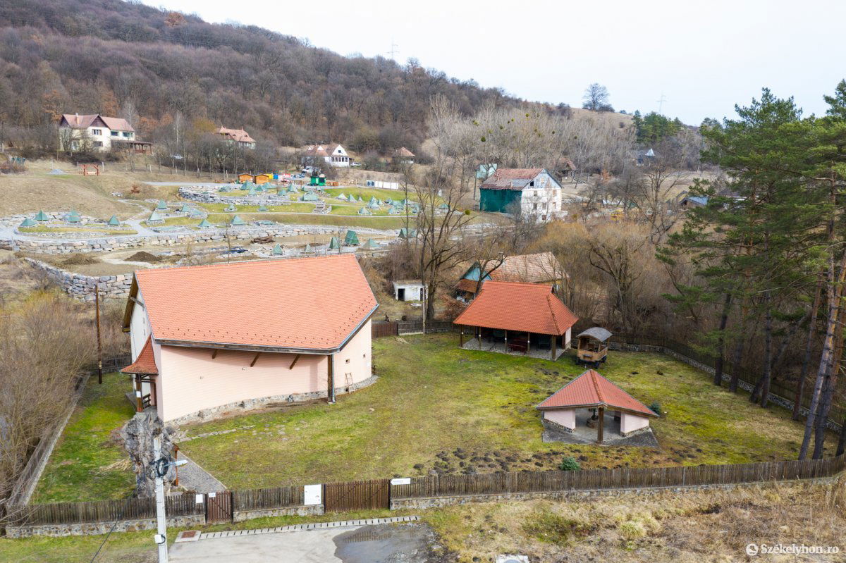 Mini Erdélyi Park és Borvízmúzeum  a Szejkefürdőn. Udvarhelyszék egyik fontos turistalátványossága •  Fotó: Erdély Bálint Előd