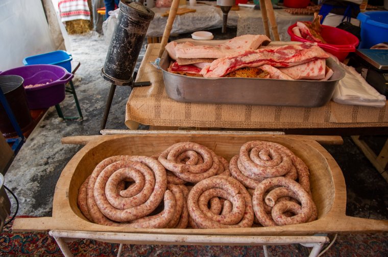 Kolbásztöltő-fesztivál Kelementelkén a Médiatér csapatával
