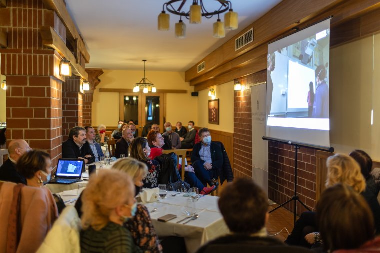 Tizenhat osztályközösség kapott okostáblát Hargita megyében