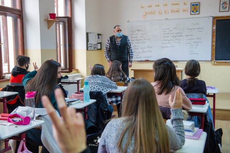 Maradnak a modulok: megjelent a Hivatalos Közlönyben a következő tanévszerkezet rendelete