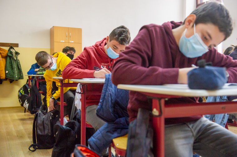 Megúszták a bezárást a magas fertőzési rátájú települések alacsony átoltottságú iskolái