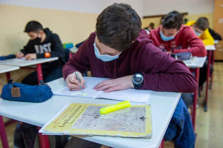 Oktassanak online a be nem oltott tanárok, kérik a szülők a szaktárcától