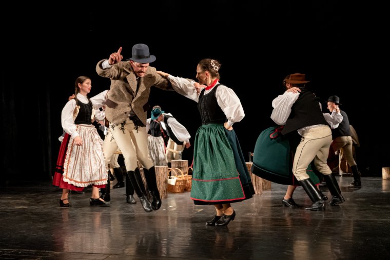 A székely virtust és góbéságot eleveníti fel az Udvarhely Néptáncműhely