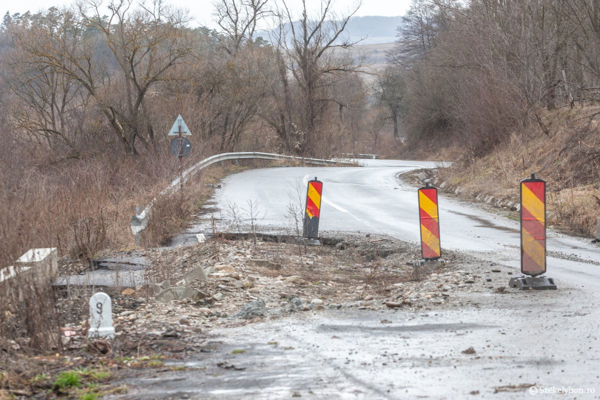 Újabb földcsúszásokat fedeztek fel Tibód határában •  Fotó: Erdély Bálint Előd