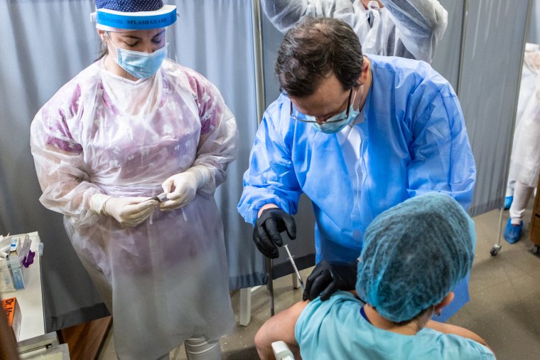 Napokon belül elkezdődik a koronavírus elleni oltáskampány második fázisa Hargita megyében