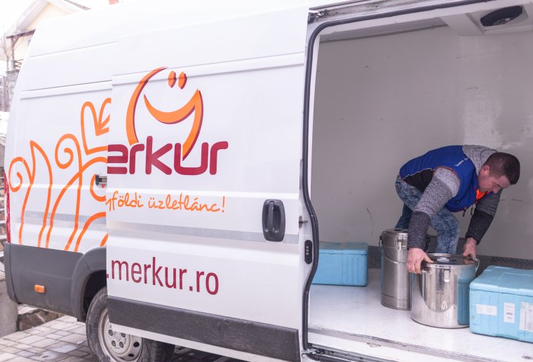 Úton van a meleg ebéd a tűzvész károsultjainak