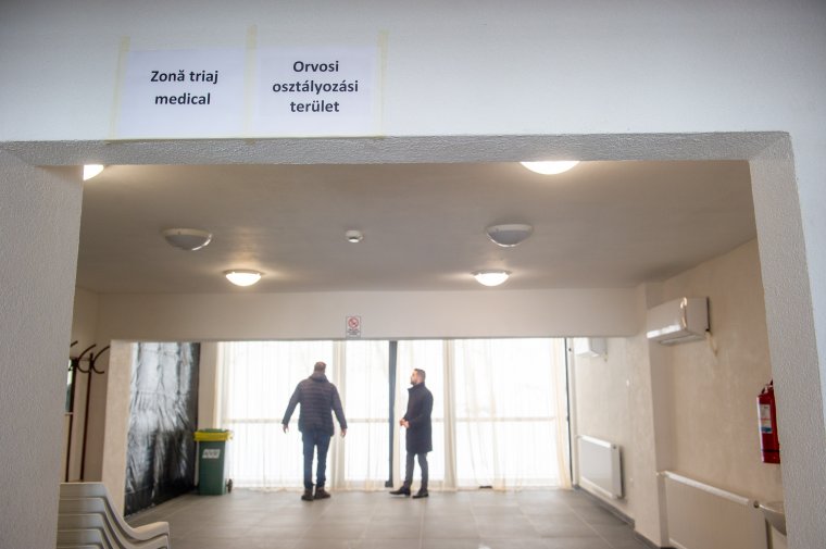 Megállapodott az új fertőzések száma, ismét több mint ezren fekszenek intenzív osztályon