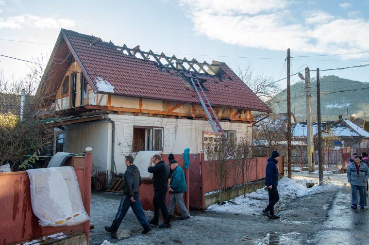 Lakóház tetőzete gyúlt ki Székelyudvarhelyen
