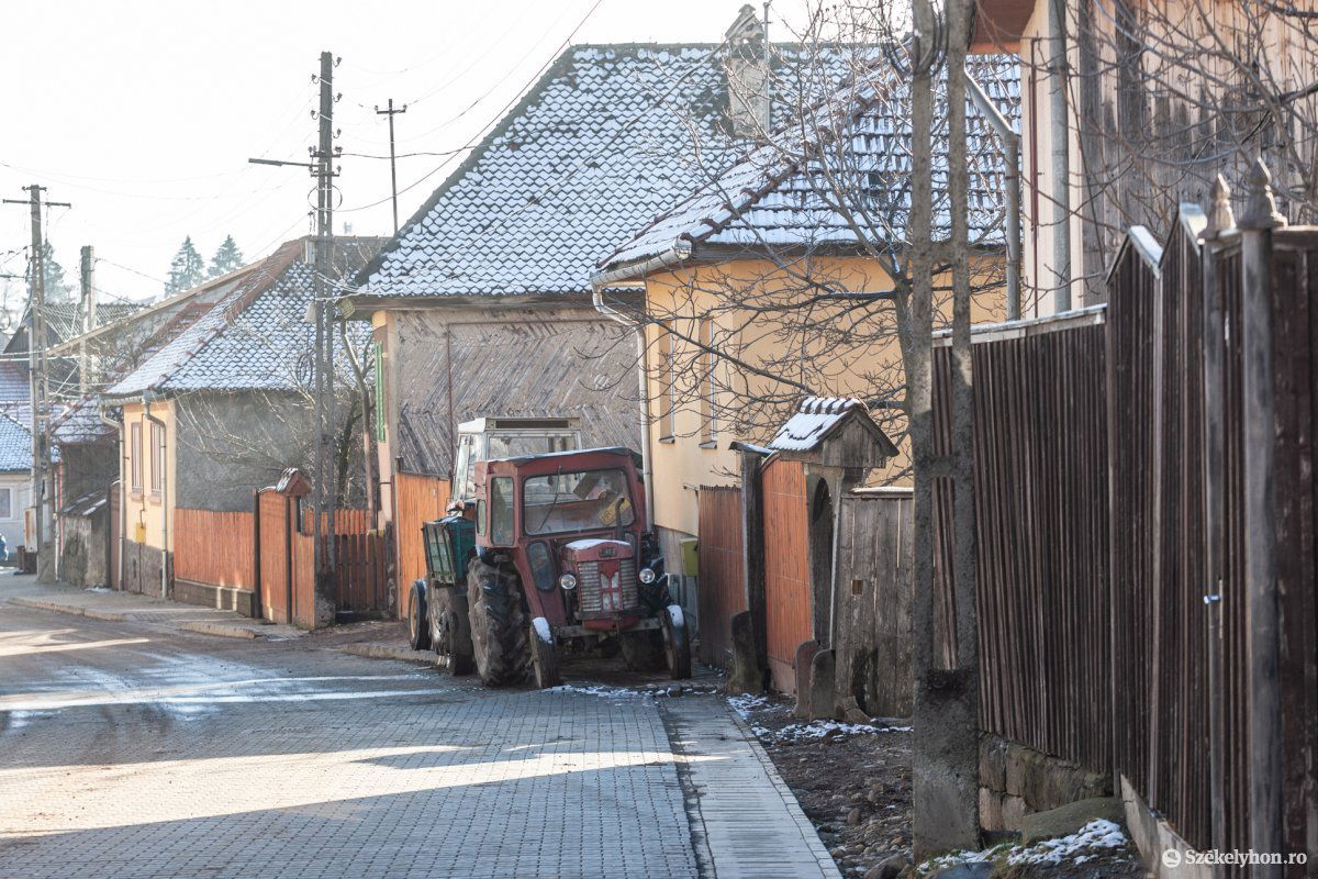 Legtöbb egy-két napig tűrik meg az utcán hagyott járműveket •  Fotó: Erdély Bálint Előd