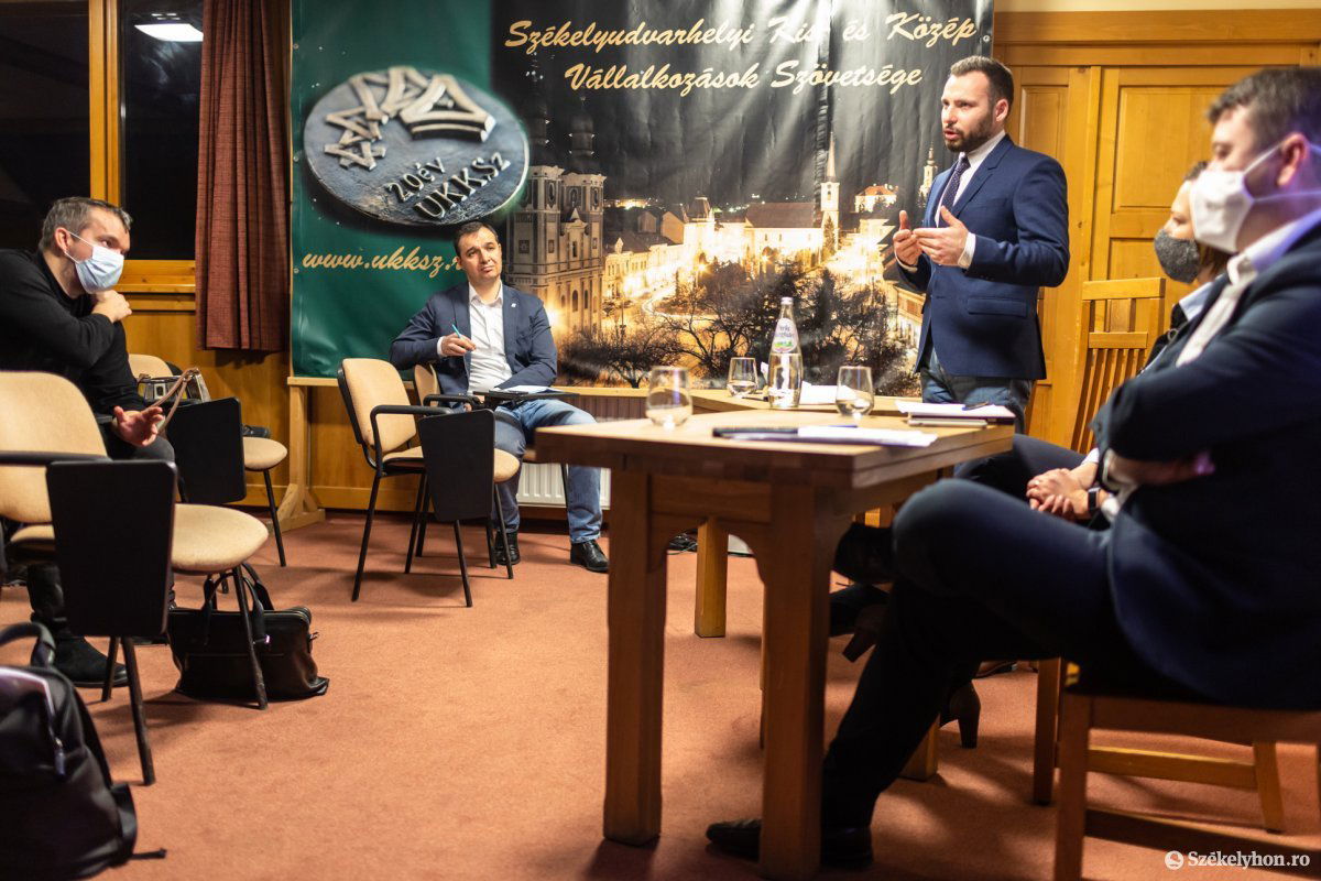 &bullet;  Fotó: Erdély Bálint Előd