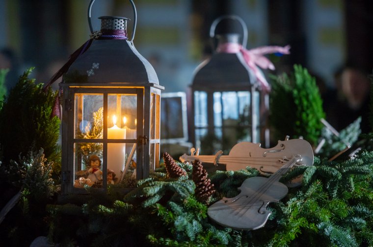 Belépünk a várakozás időszakába, meggyújtjuk a hit gyertyáját