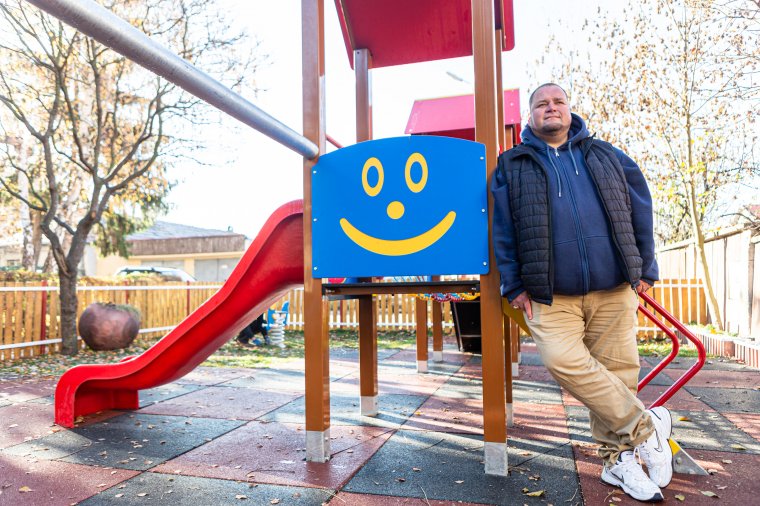 Pánkót egy játszótérért! „Játszóteres Jancsika” hivatása örömet szerezni a gyerekeknek