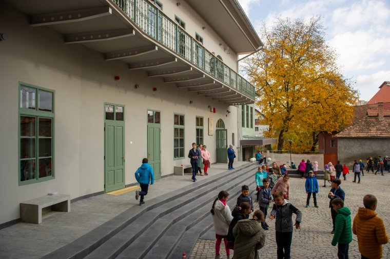 Beköltözhettek a Gimnázium felújított Iskola utcai épületébe