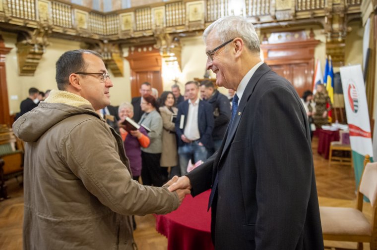 Székelyudvarhelyen is bemutatták a Tőkés László életművének emléket állító könyvet