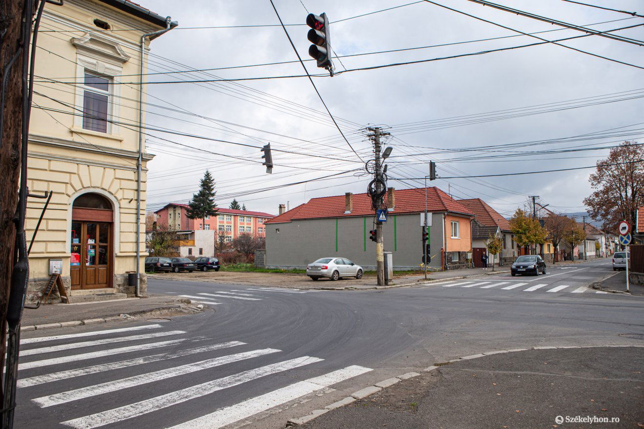 Az érintett kereszteződések útszakaszainak szélesítését több mint 6 éve tervezte el az önkormányzat •  Fotó: Erdély Bálint Előd