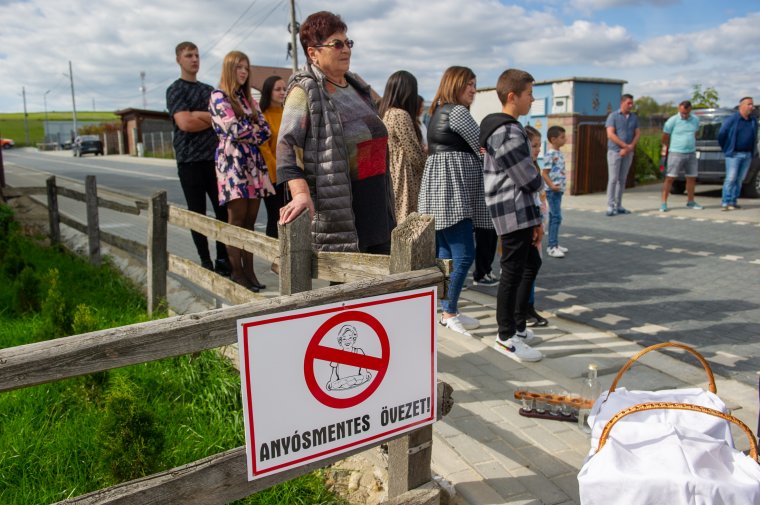 Térkővel burkolták az utat Farkaslaka legújabb falurészén