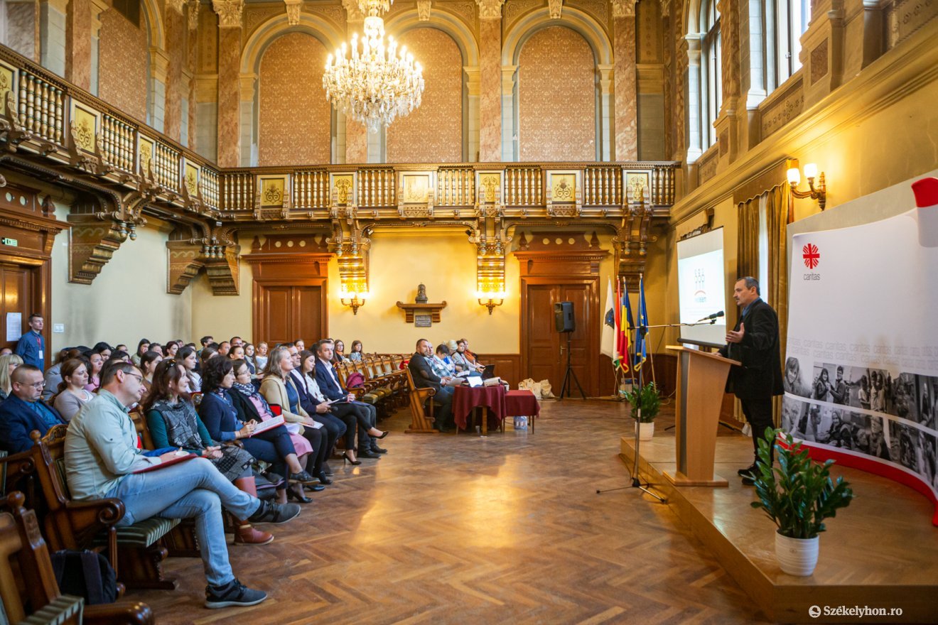 A felnőttvédelemről, az előadás mellett külön műhelymunkán is részt vehetnek az érdeklődők •  Fotó: Erdély Bálint Előd