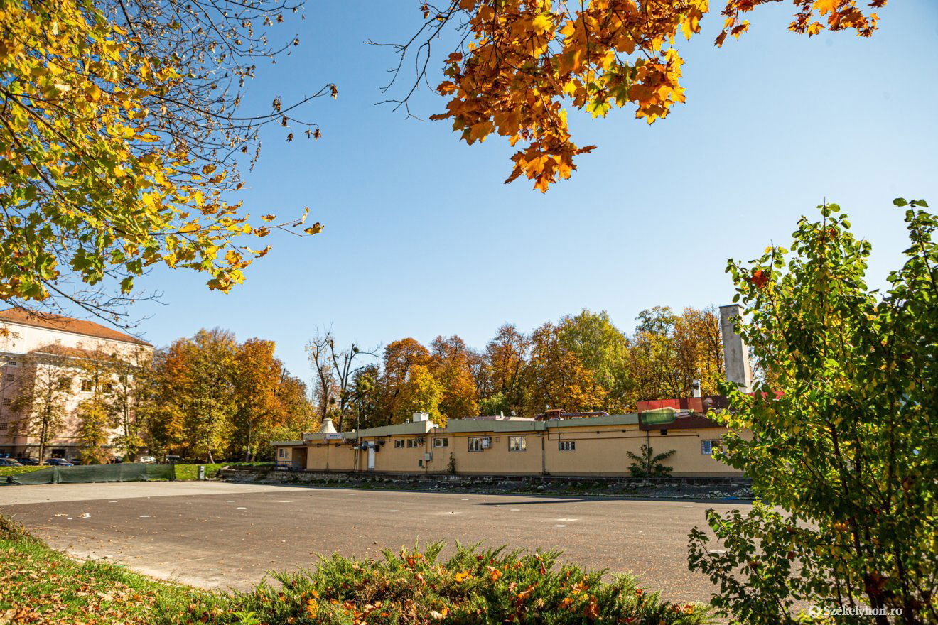 Kutyapark is lesz a minifocipályánál •  Fotó: Erdély Bálint Előd