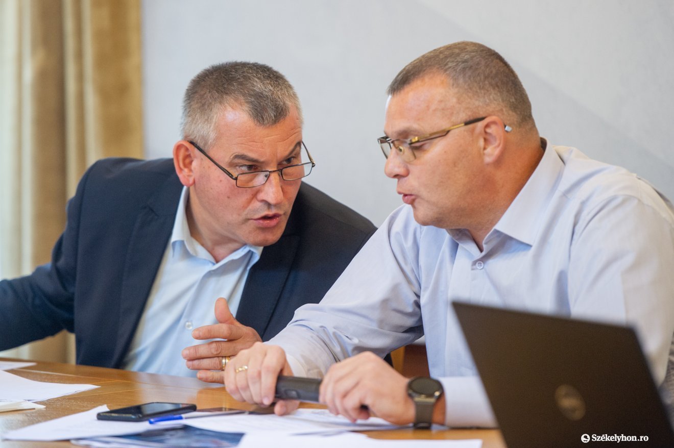 Csak a szokásos. Egymásnak feszült a polgármester és a képviselő-testület Székelyudvarhelyen •  Fotó: Beliczay László