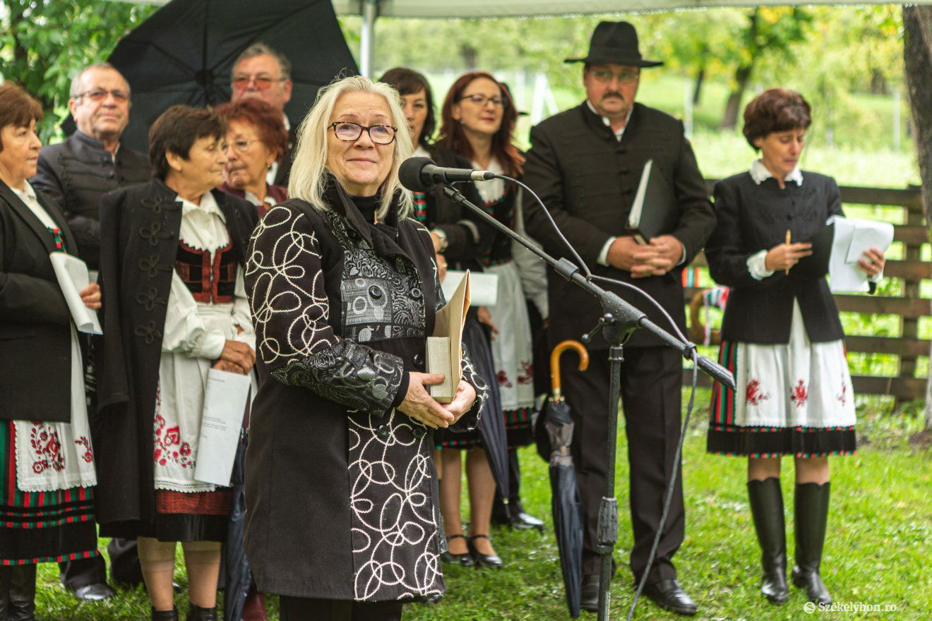 A. Szabó Magda,
a Tamási Áron Közalapítvány elnöke adta át az díjakat •  Fotó: Erdély Bálint Előd