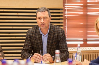 Kizárná az akadémiát a medvék kilövési kvótájának jóváhagyásából Tánczos Barna