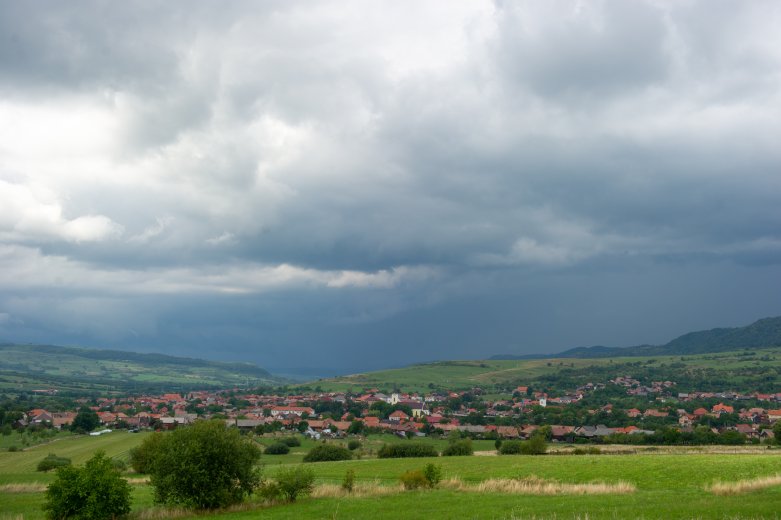 Két székelyföldi megye teljes területére érvényes a holnapi időjárás-riasztás