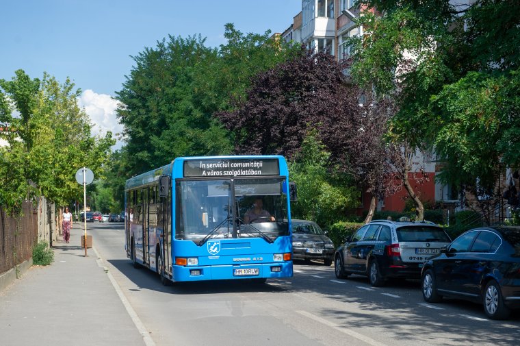 Kigördültek az urbanás buszok, türelem, és megszokjuk