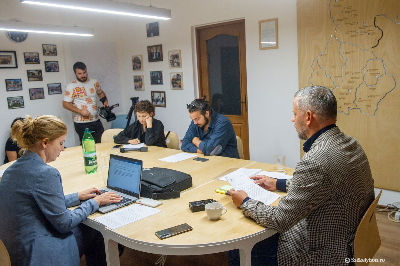 Bukaresti munkájáról számolt be a szenátor •  Fotó: Beliczay László