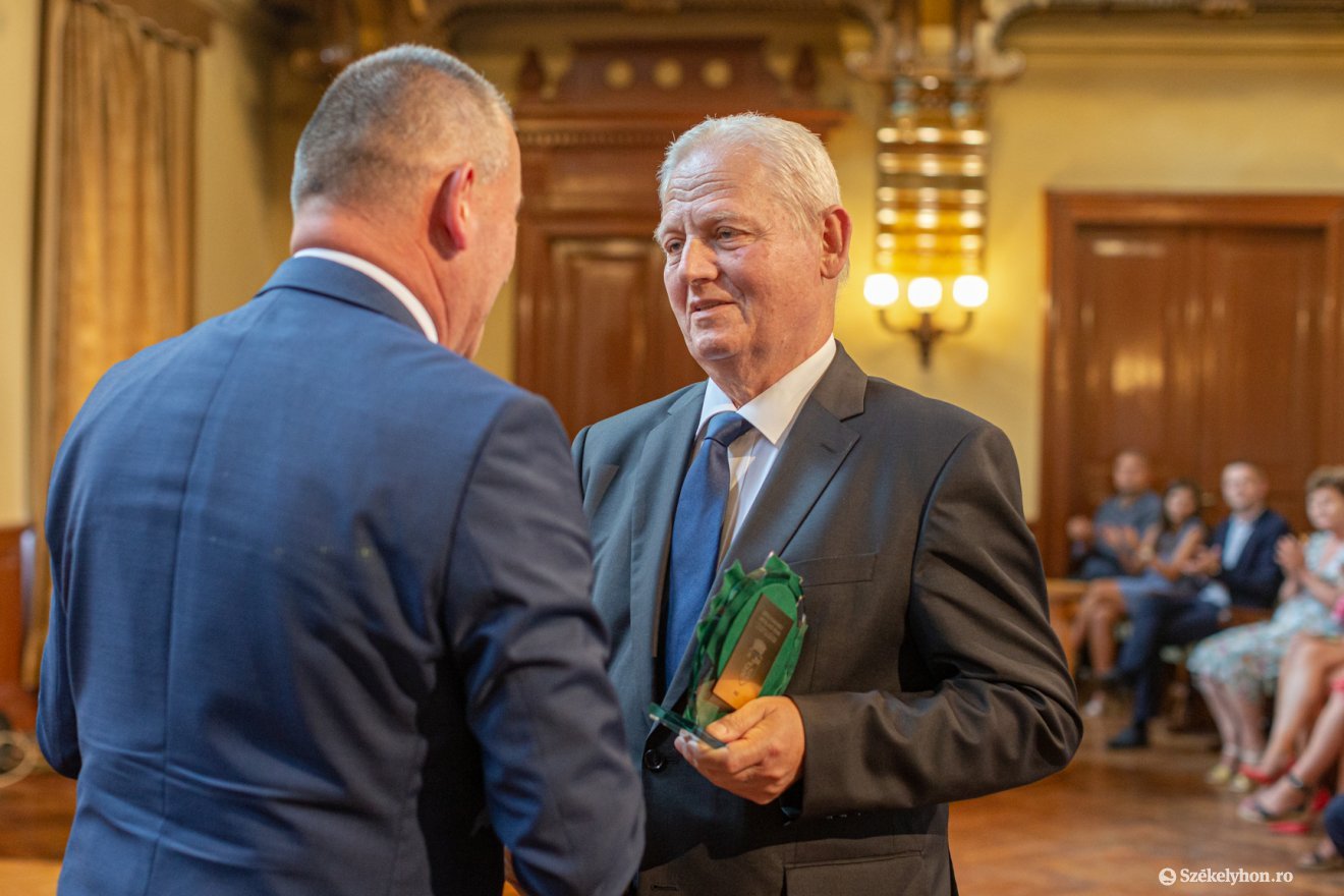 Tarlós Istvánt a határokon átívelő nemzetegyesítésben vállalt erőfeszítéseiért és Székelyudvarhely folyamatos támogatásáért díjazták •  Fotó: Erdély Bálint Előd