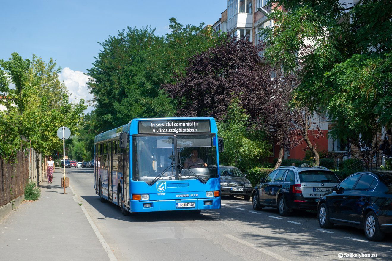 Folyamatosan ellenőrzik, vizsgálják a buszokat az elkövetkező napokban •  Fotó: Beliczay László