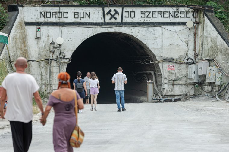 Minden perc késő újranyitni a sóbányát