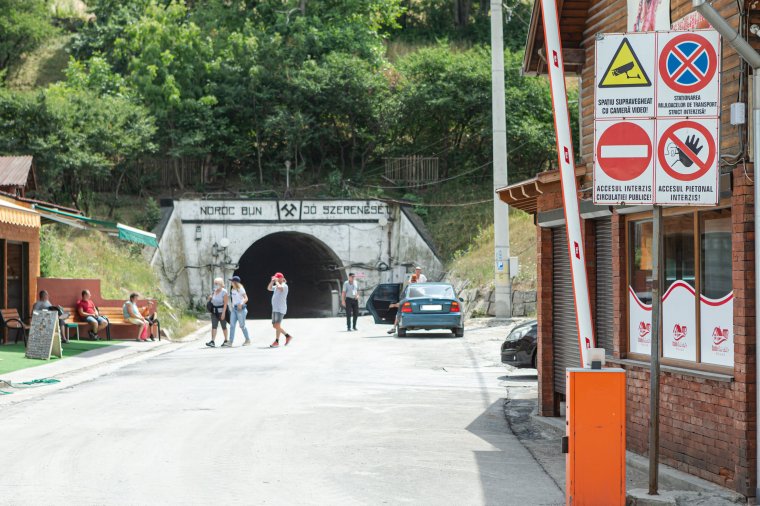 Marad a bizonytalanság a biztos veszteséggel