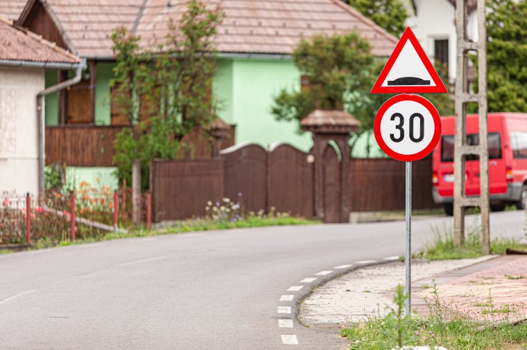 Korszerűsítik az utakat Korondon, Ákosfalván kiépül a szennyvízhálózat