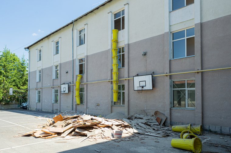 Késve, de elkezdték a székelyudvarhelyi Bányai János Szakközépiskola felújítását