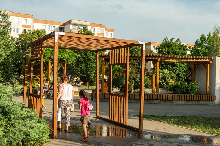 Párakapuk Székelyudvarhelyen: napi egy köbméternyi víz a hűsölésre