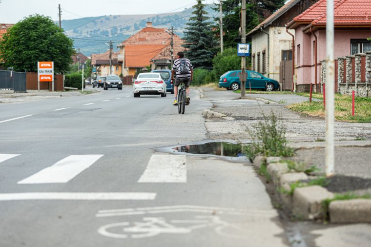 Újrafestett biciklisávok régi gondokkal