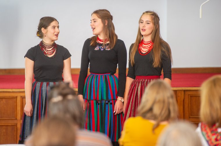 Konferenciával kezdték a Míves Emberek Sokadalmát