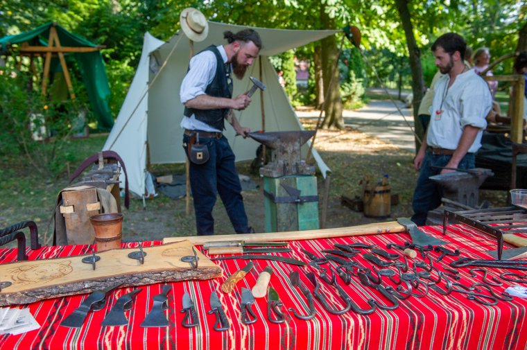 Zsugorodik a kézműves-társadalom: egységes szabályozást sürgetnek a népművészek, mert ellehetetlenítik működésüket