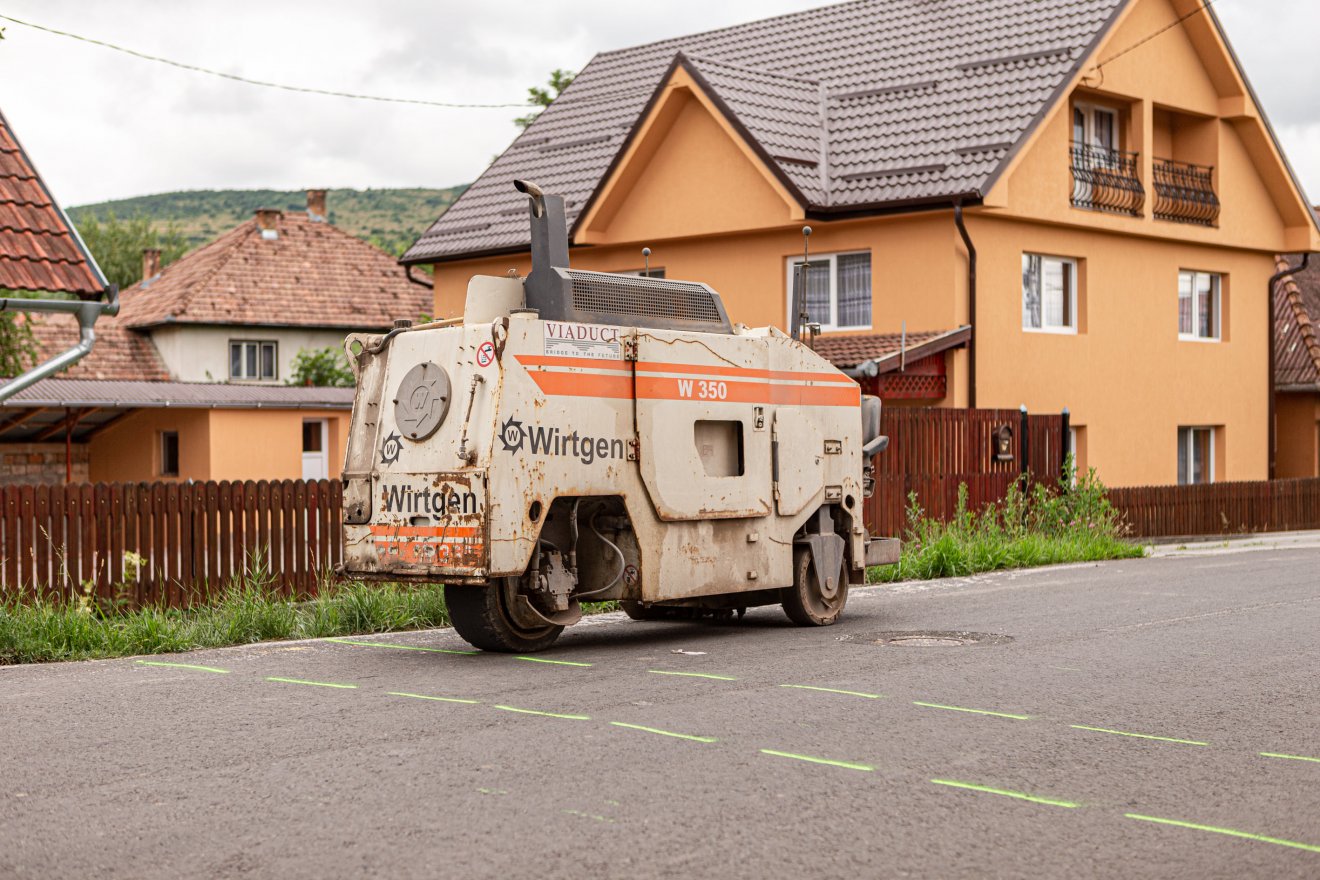 Minden utcában lesz fekvőrendőr Korondon •  Fotó: Erdély Bálint Előd