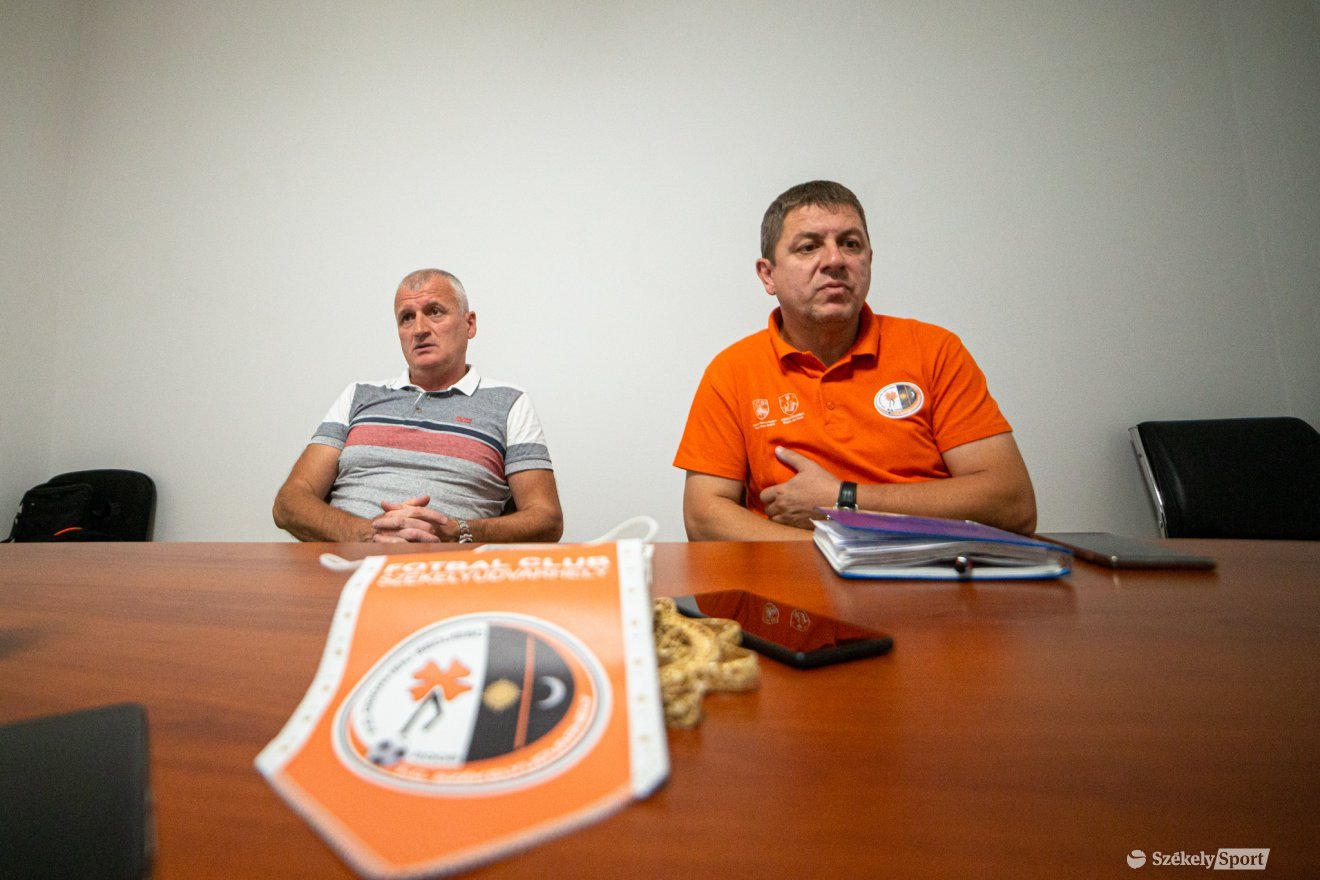 Berkeczi Attila klubelnök és László Zsolt csapatmenedzser •  Fotó: Erdély Bálint Előd