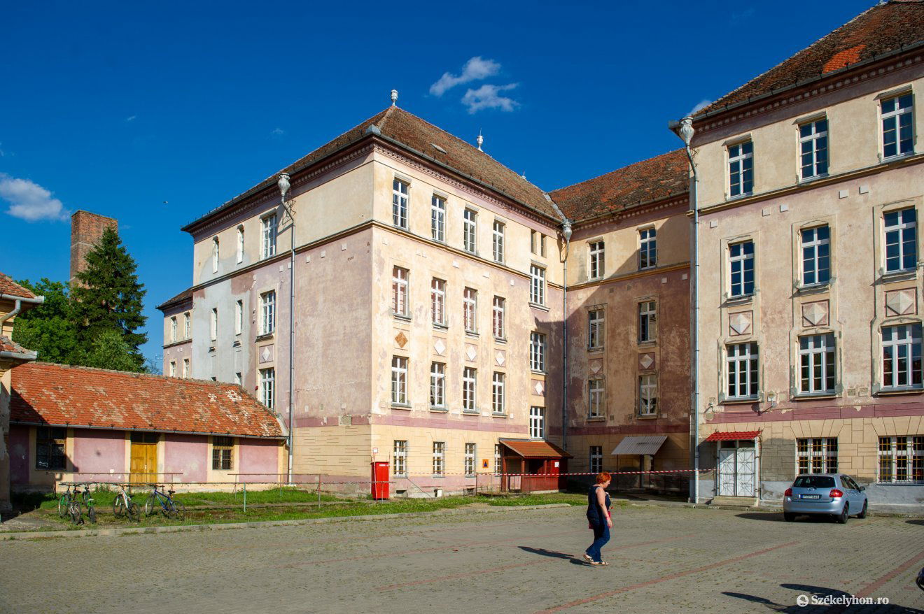 A belső munkálatokkal kezdett a kivitelező. Archív •  Fotó: Beliczay László