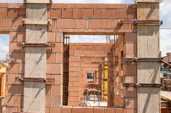 Felgyorsítja a helyreállítási tervből finanszírozott beruházások kifizetését a kormány