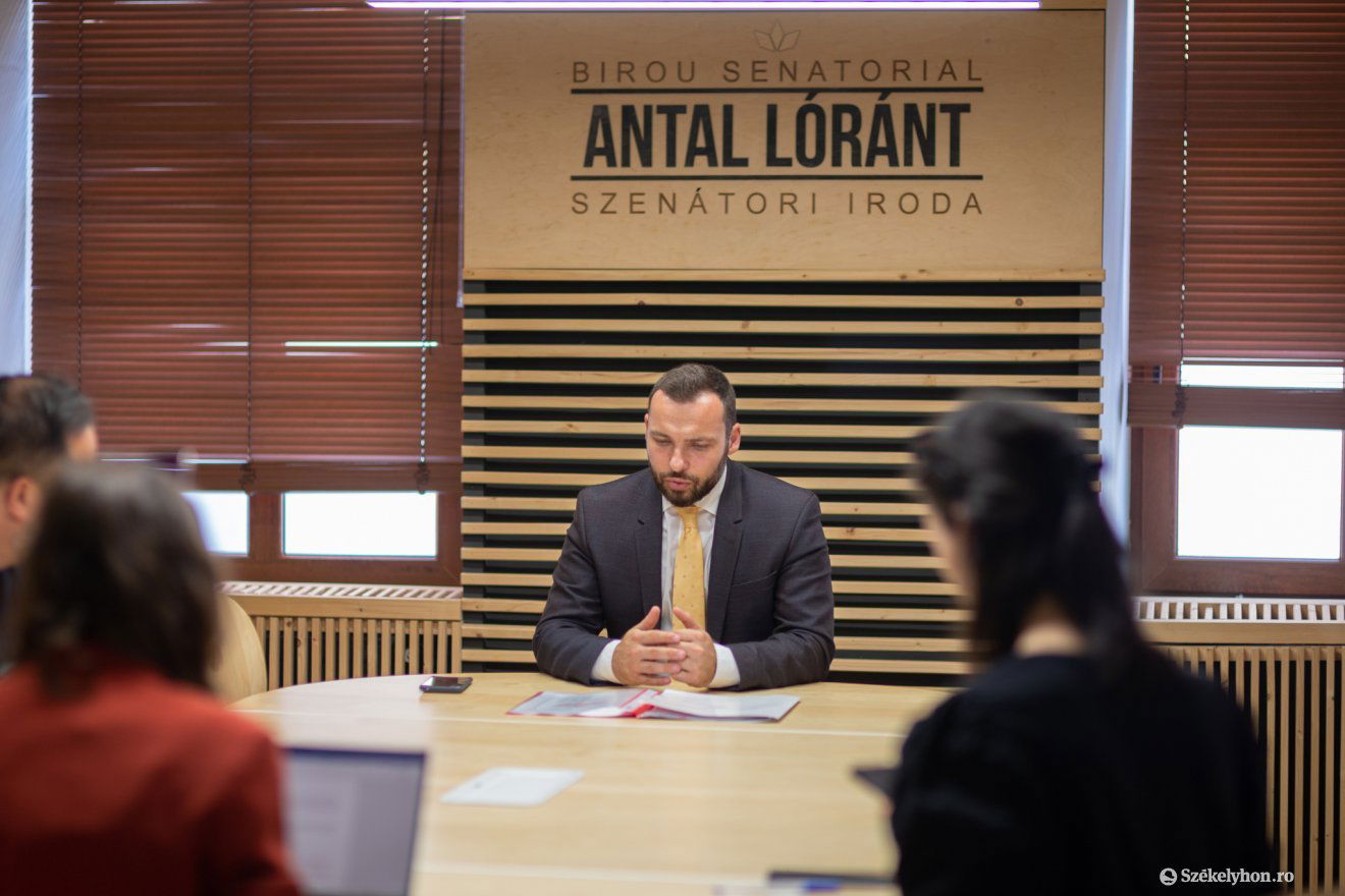 Bíró Barna Botond, a Hargita megyei önkormányzat alelnöke ismertette az udvarhelyszéki pályázati eredményeket •  Fotó: Erdély Bálint Előd